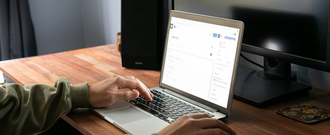 Email Etiquette in Spanish: What Professionals Really Write